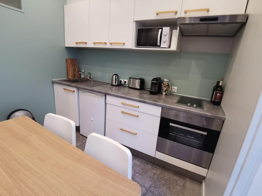 4 Personnes Equipe En Centre-ville Apartment