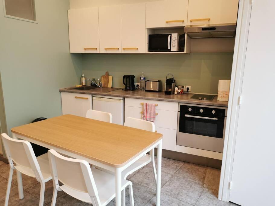 4 Personnes Equipe En Centre-ville Appartement Rouen